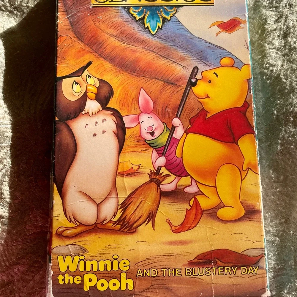 ⭐️ HOST PICK! ⭐️Winnie the Pooh and the Blustery Day VHS Video Tape 🧸🌼GIFT IDEA
